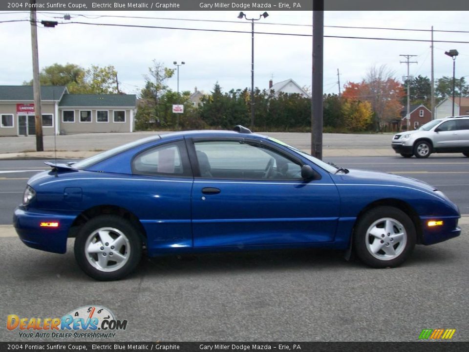 2004 Pontiac Sunfire Coupe Electric Blue Metallic / Graphite Photo #5