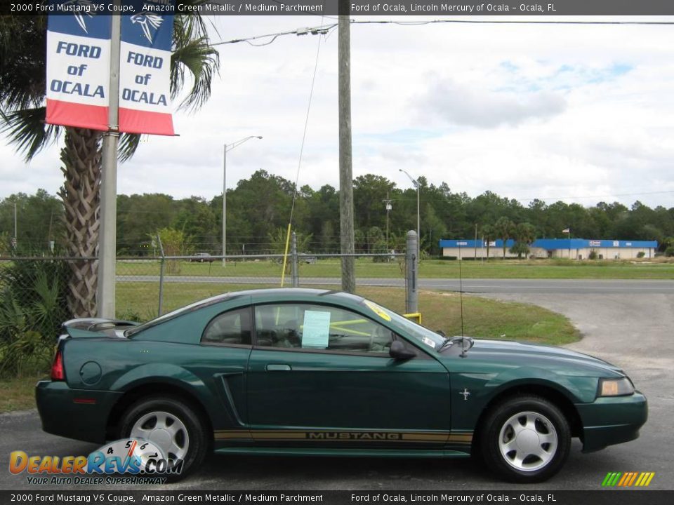 2000 Ford Mustang V6 Coupe Amazon Green Metallic / Medium Parchment Photo #2