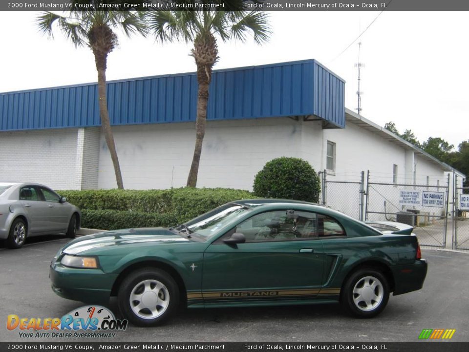 2000 Ford Mustang V6 Coupe Amazon Green Metallic / Medium Parchment Photo #6