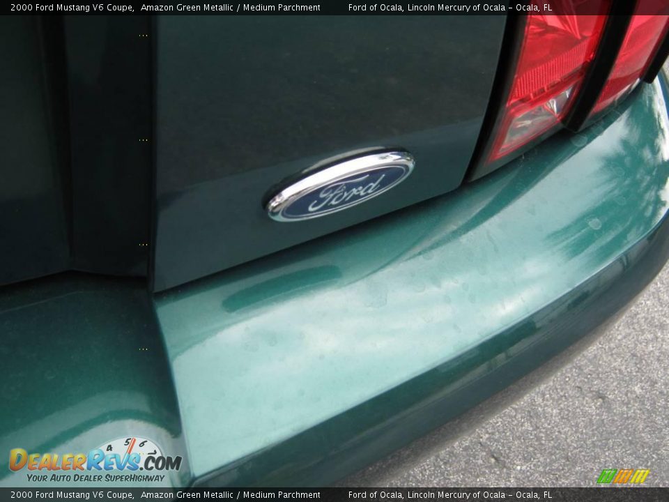 2000 Ford Mustang V6 Coupe Amazon Green Metallic / Medium Parchment Photo #11