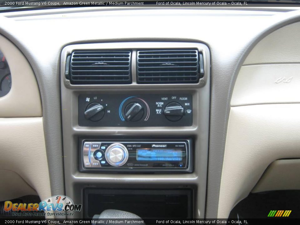2000 Ford Mustang V6 Coupe Amazon Green Metallic / Medium Parchment Photo #22