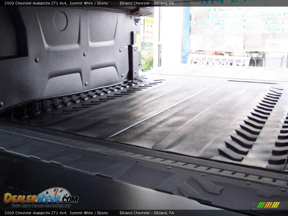 2009 Chevrolet Avalanche Z71 4x4 Summit White / Ebony Photo #12