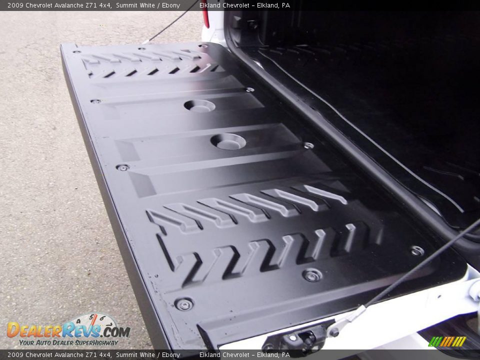 2009 Chevrolet Avalanche Z71 4x4 Summit White / Ebony Photo #13