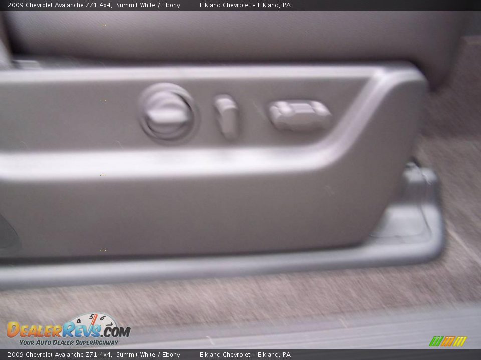 2009 Chevrolet Avalanche Z71 4x4 Summit White / Ebony Photo #15