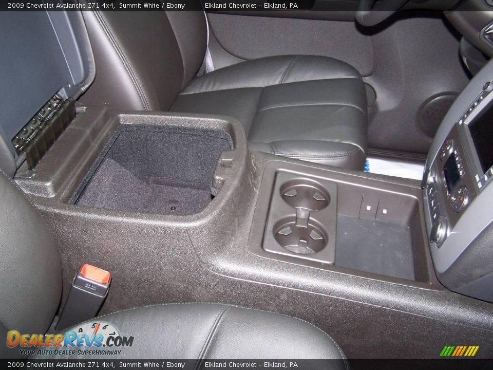 2009 Chevrolet Avalanche Z71 4x4 Summit White / Ebony Photo #17