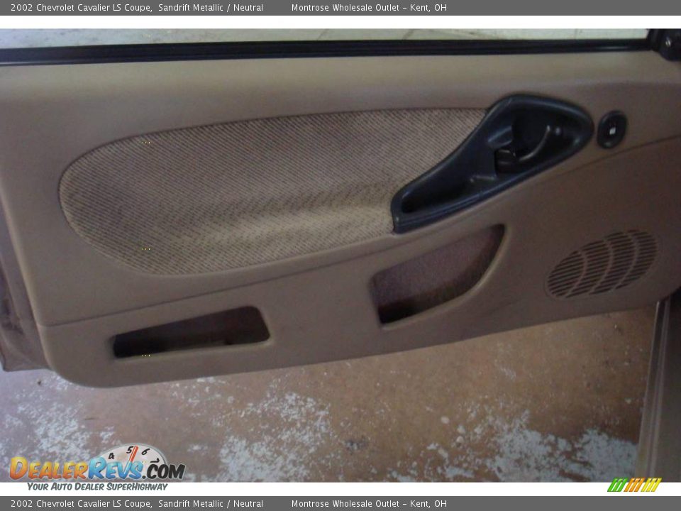 2002 Chevrolet Cavalier LS Coupe Sandrift Metallic / Neutral Photo #10