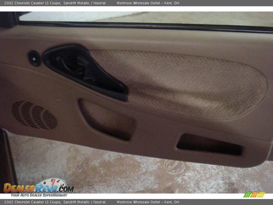 2002 Chevrolet Cavalier LS Coupe Sandrift Metallic / Neutral Photo #11