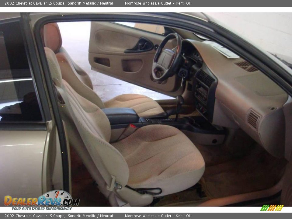 2002 Chevrolet Cavalier LS Coupe Sandrift Metallic / Neutral Photo #13