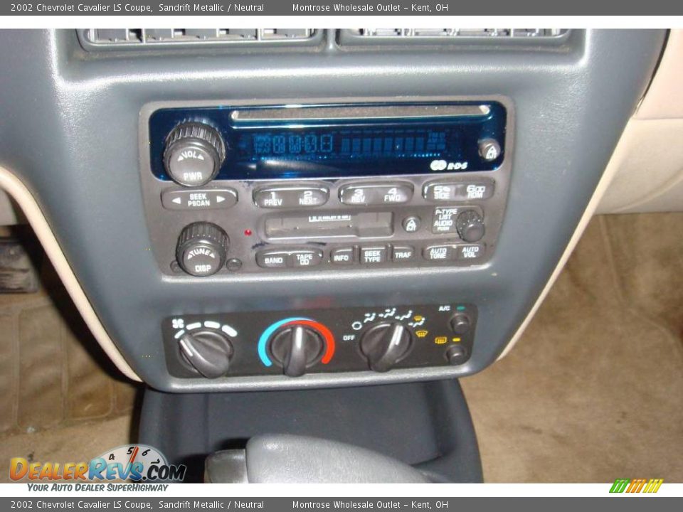 2002 Chevrolet Cavalier LS Coupe Sandrift Metallic / Neutral Photo #15