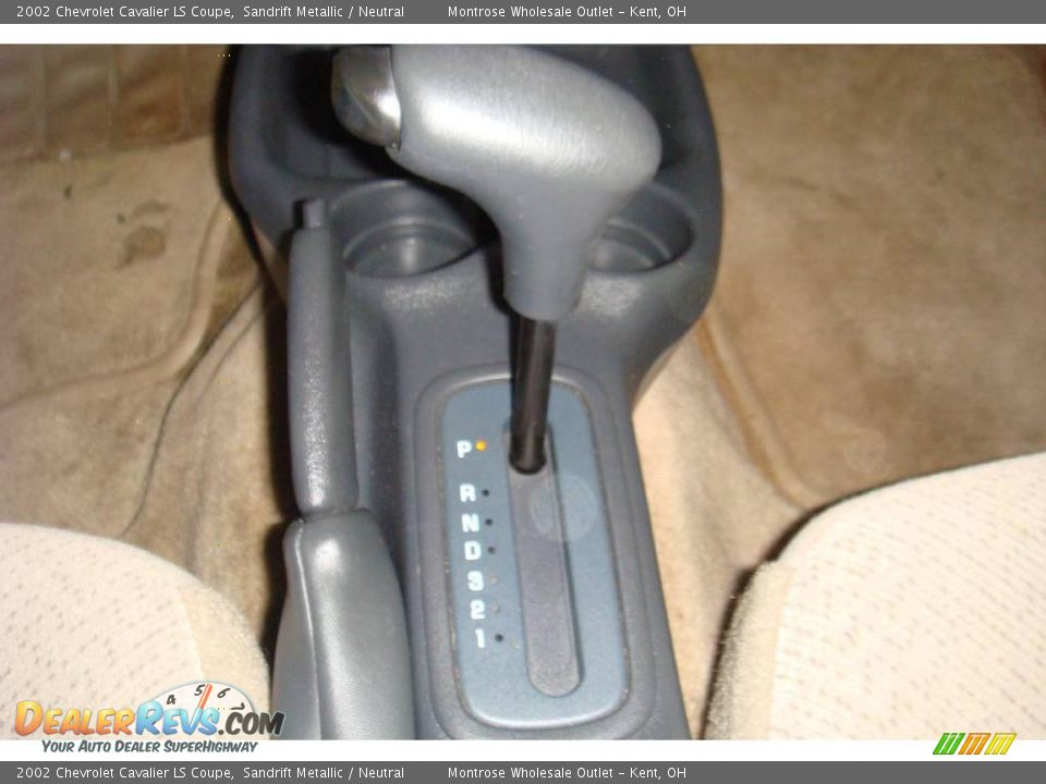 2002 Chevrolet Cavalier LS Coupe Sandrift Metallic / Neutral Photo #16