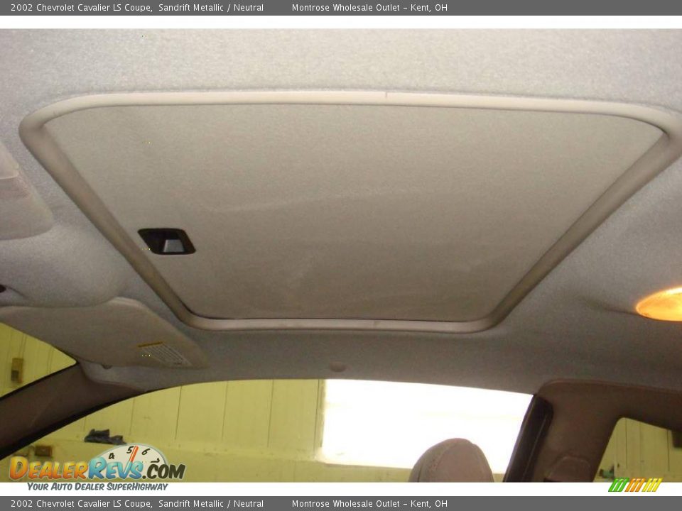 2002 Chevrolet Cavalier LS Coupe Sandrift Metallic / Neutral Photo #17