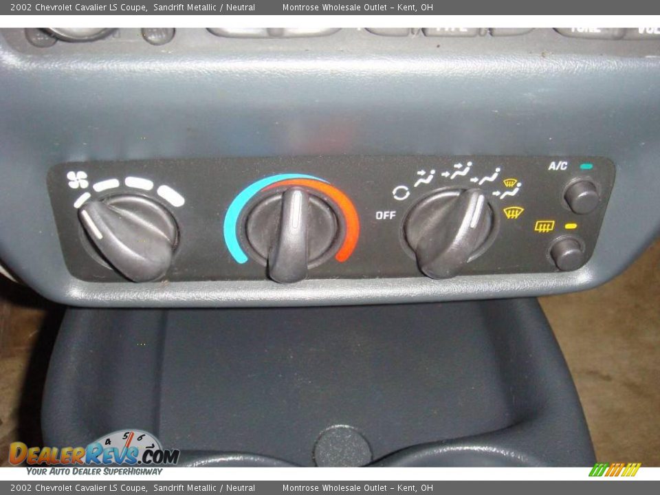 2002 Chevrolet Cavalier LS Coupe Sandrift Metallic / Neutral Photo #18
