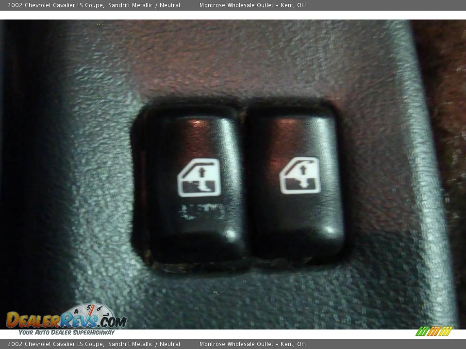 2002 Chevrolet Cavalier LS Coupe Sandrift Metallic / Neutral Photo #19