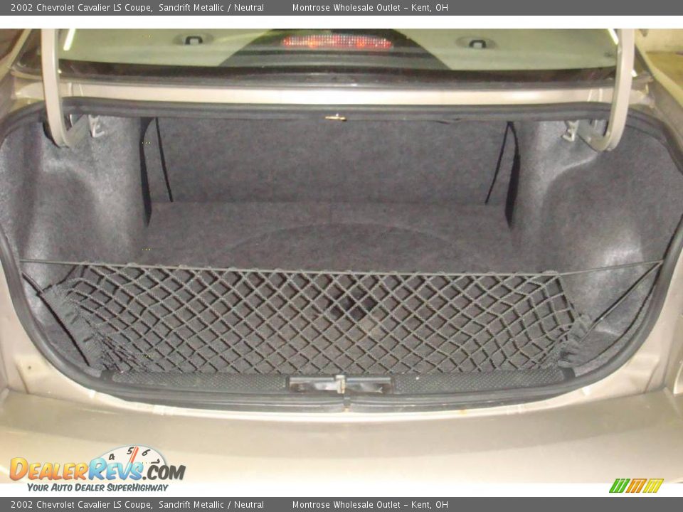 2002 Chevrolet Cavalier LS Coupe Sandrift Metallic / Neutral Photo #21