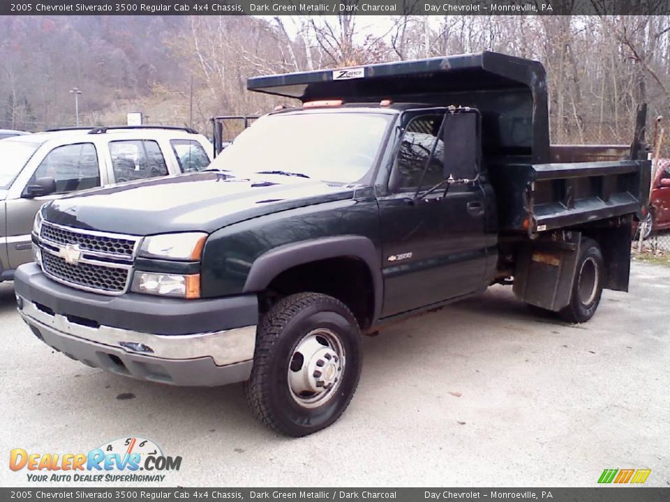 2005 Chevrolet Silverado 3500 Regular Cab 4x4 Chassis Dark Green Metallic / Dark Charcoal Photo #1