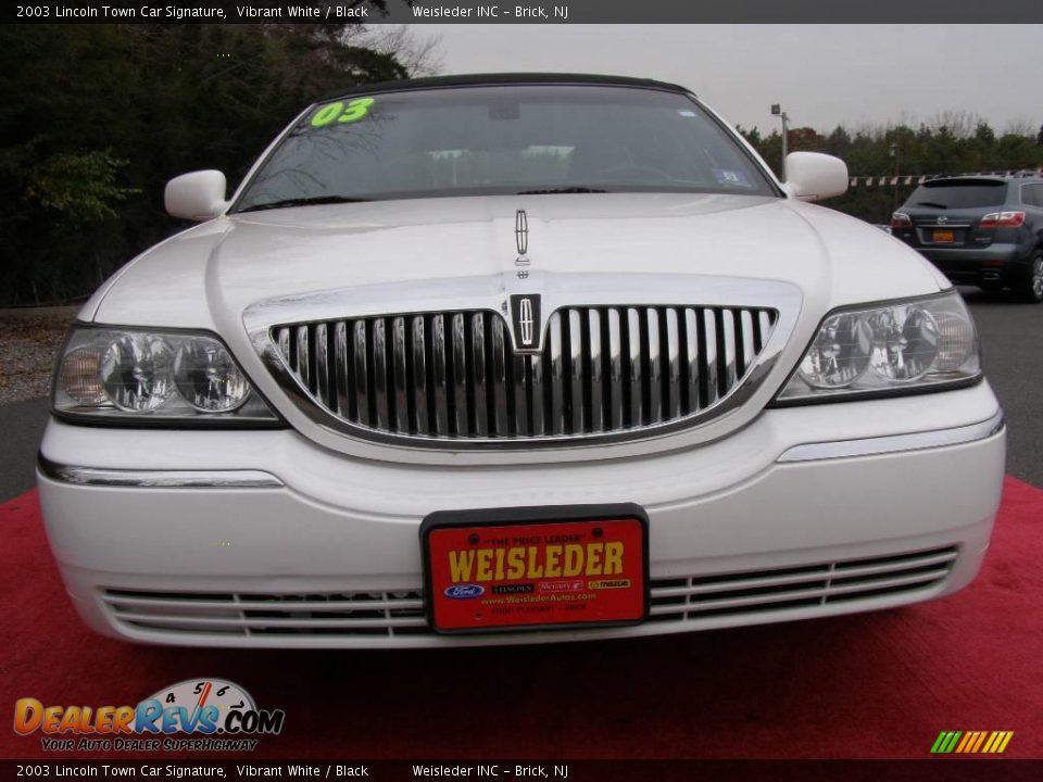 2003 Lincoln Town Car Signature Vibrant White / Black Photo #2