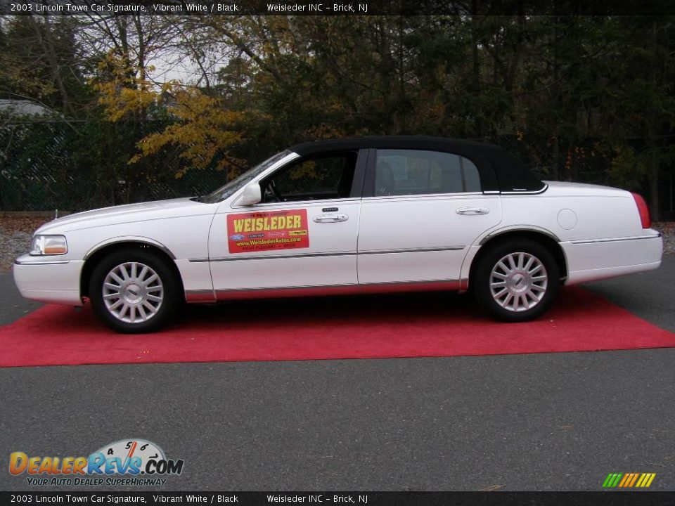 2003 Lincoln Town Car Signature Vibrant White / Black Photo #5