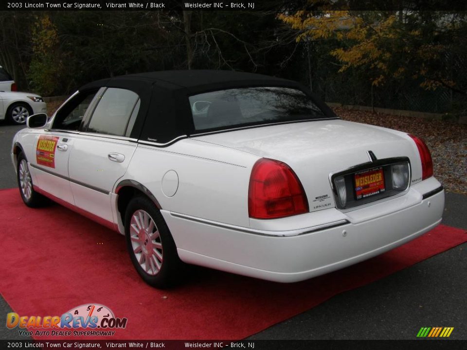 2003 Lincoln Town Car Signature Vibrant White / Black Photo #6