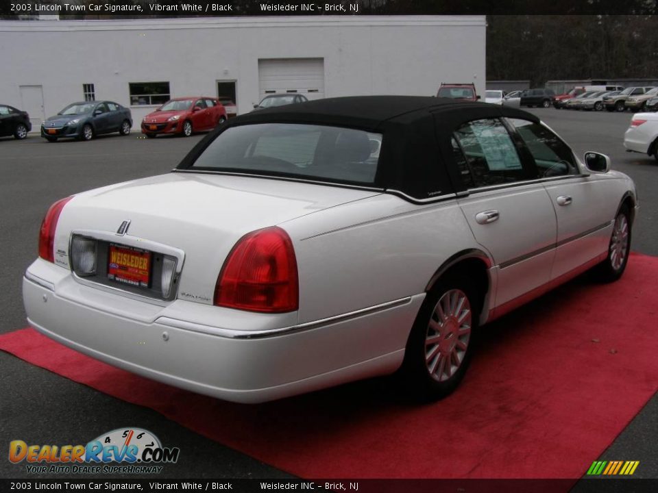 2003 Lincoln Town Car Signature Vibrant White / Black Photo #7