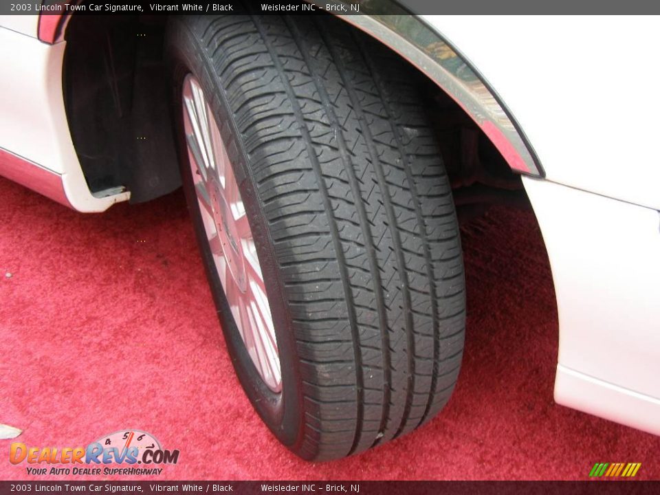 2003 Lincoln Town Car Signature Vibrant White / Black Photo #10