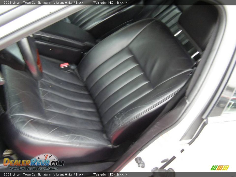 2003 Lincoln Town Car Signature Vibrant White / Black Photo #15