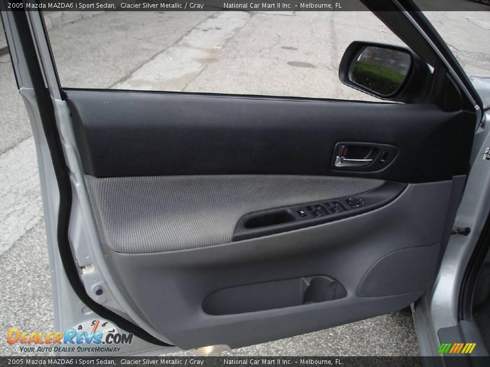 2005 Mazda MAZDA6 i Sport Sedan Glacier Silver Metallic / Gray Photo #13