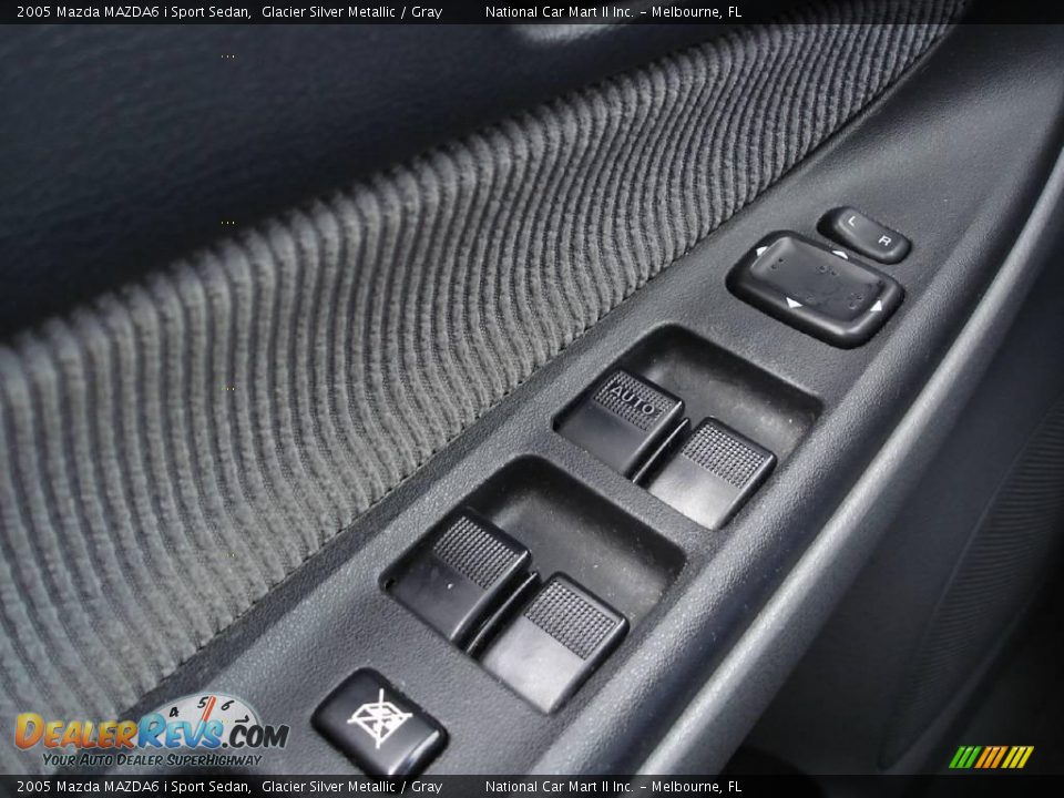 2005 Mazda MAZDA6 i Sport Sedan Glacier Silver Metallic / Gray Photo #21