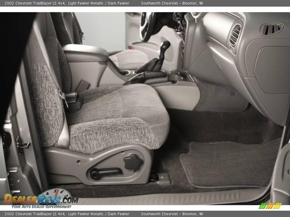 2002 Chevrolet TrailBlazer LS 4x4 Light Pewter Metallic / Dark Pewter Photo #4