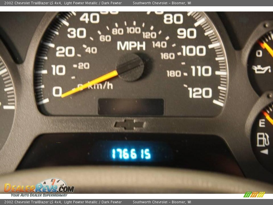 2002 Chevrolet TrailBlazer LS 4x4 Light Pewter Metallic / Dark Pewter Photo #7