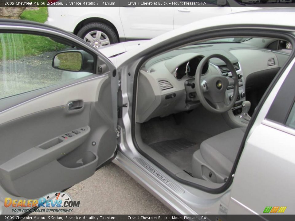 2009 Chevrolet Malibu LS Sedan Silver Ice Metallic / Titanium Photo #12