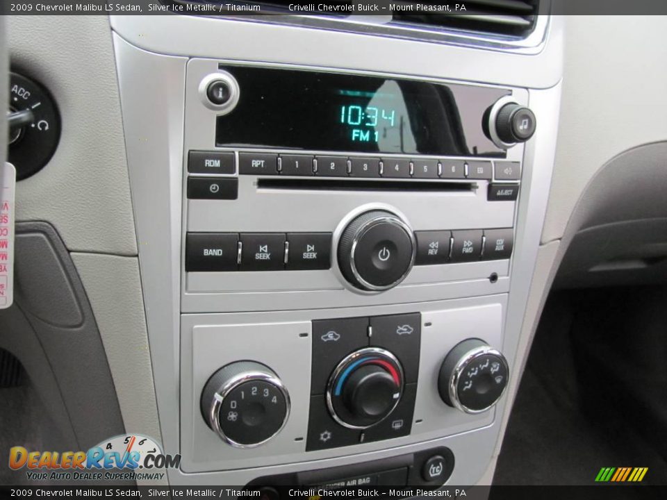 2009 Chevrolet Malibu LS Sedan Silver Ice Metallic / Titanium Photo #21