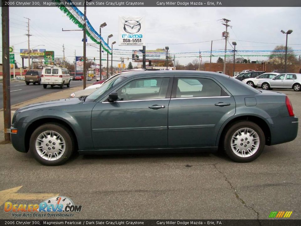2006 Chrysler 300 Magnesium Pearlcoat / Dark Slate Gray/Light Graystone Photo #2
