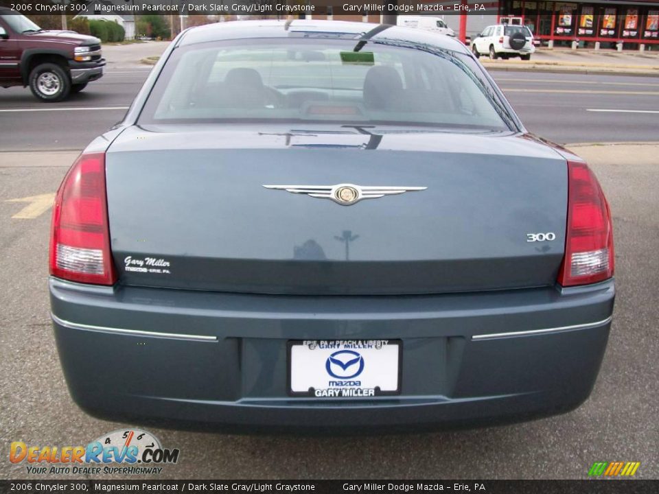 2006 Chrysler 300 Magnesium Pearlcoat / Dark Slate Gray/Light Graystone Photo #4