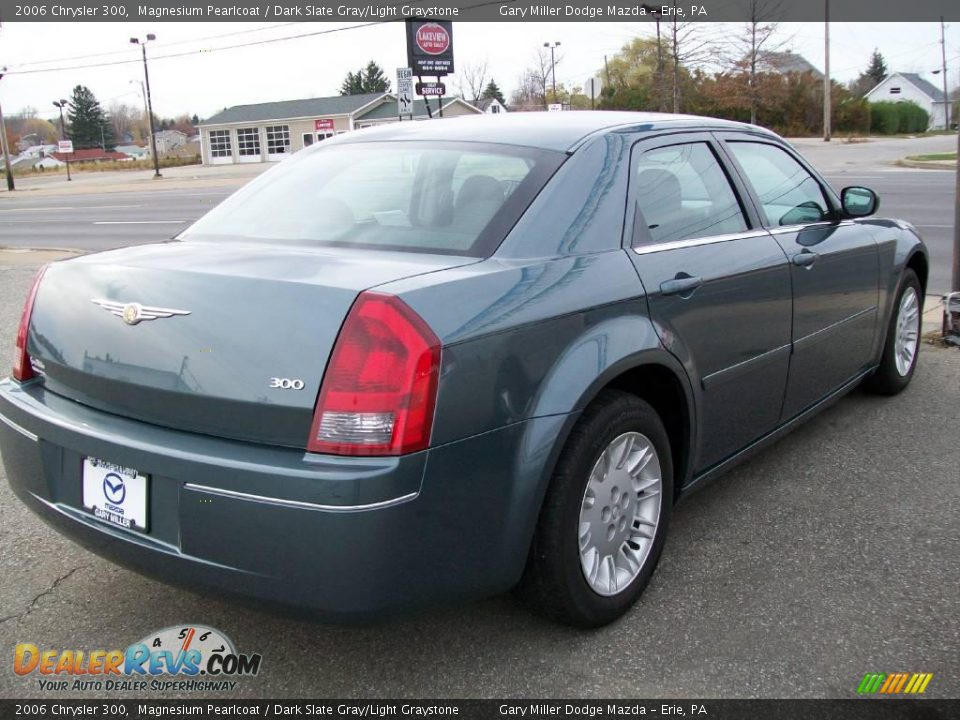 2006 Chrysler 300 Magnesium Pearlcoat / Dark Slate Gray/Light Graystone Photo #6