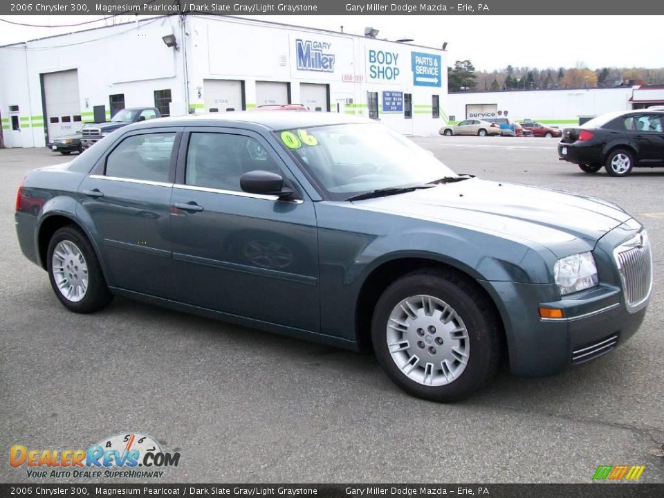 2006 Chrysler 300 Magnesium Pearlcoat / Dark Slate Gray/Light Graystone Photo #7