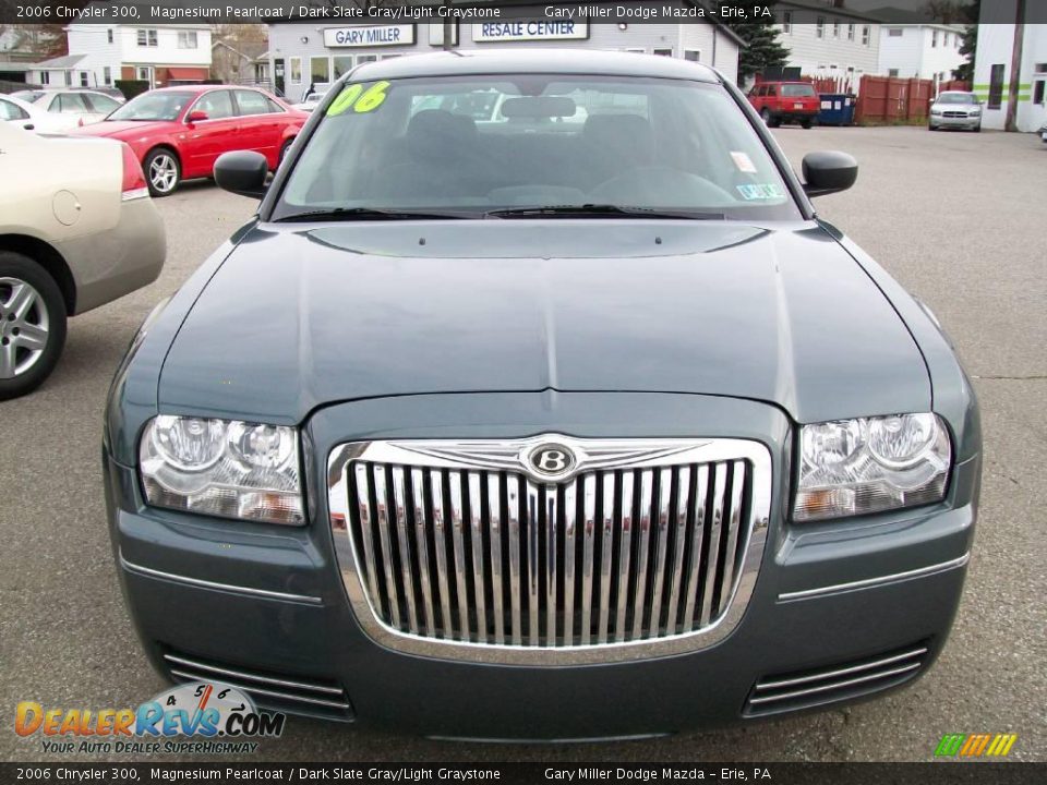 2006 Chrysler 300 Magnesium Pearlcoat / Dark Slate Gray/Light Graystone Photo #9