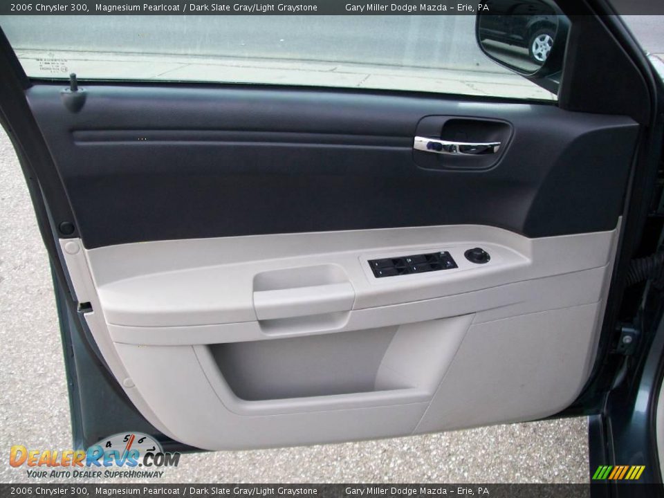 2006 Chrysler 300 Magnesium Pearlcoat / Dark Slate Gray/Light Graystone Photo #11