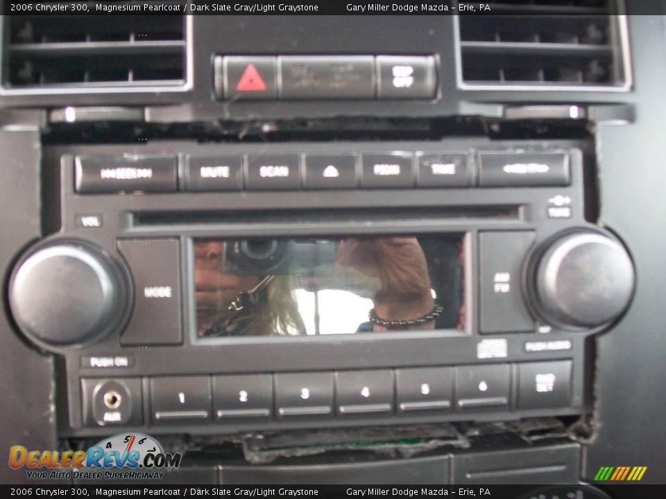 2006 Chrysler 300 Magnesium Pearlcoat / Dark Slate Gray/Light Graystone Photo #14