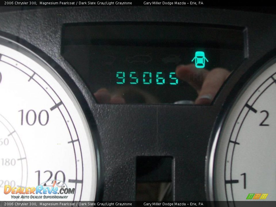 2006 Chrysler 300 Magnesium Pearlcoat / Dark Slate Gray/Light Graystone Photo #15