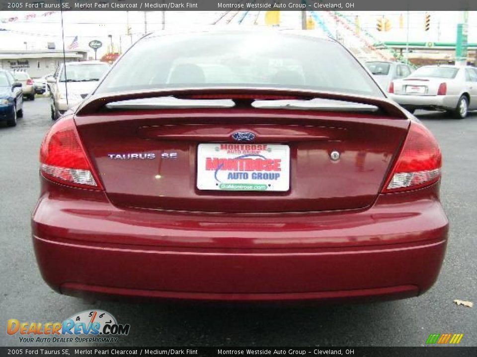 2005 Ford Taurus SE Merlot Pearl Clearcoat / Medium/Dark Flint Photo #4