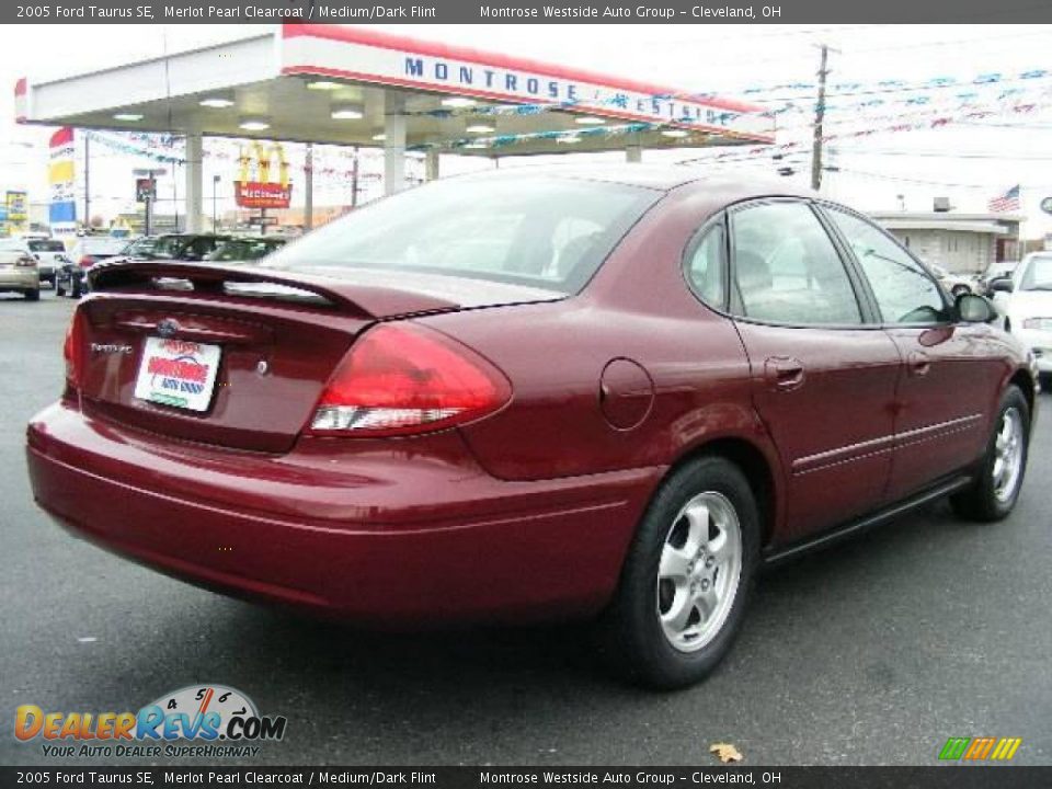 2005 Ford Taurus SE Merlot Pearl Clearcoat / Medium/Dark Flint Photo #5