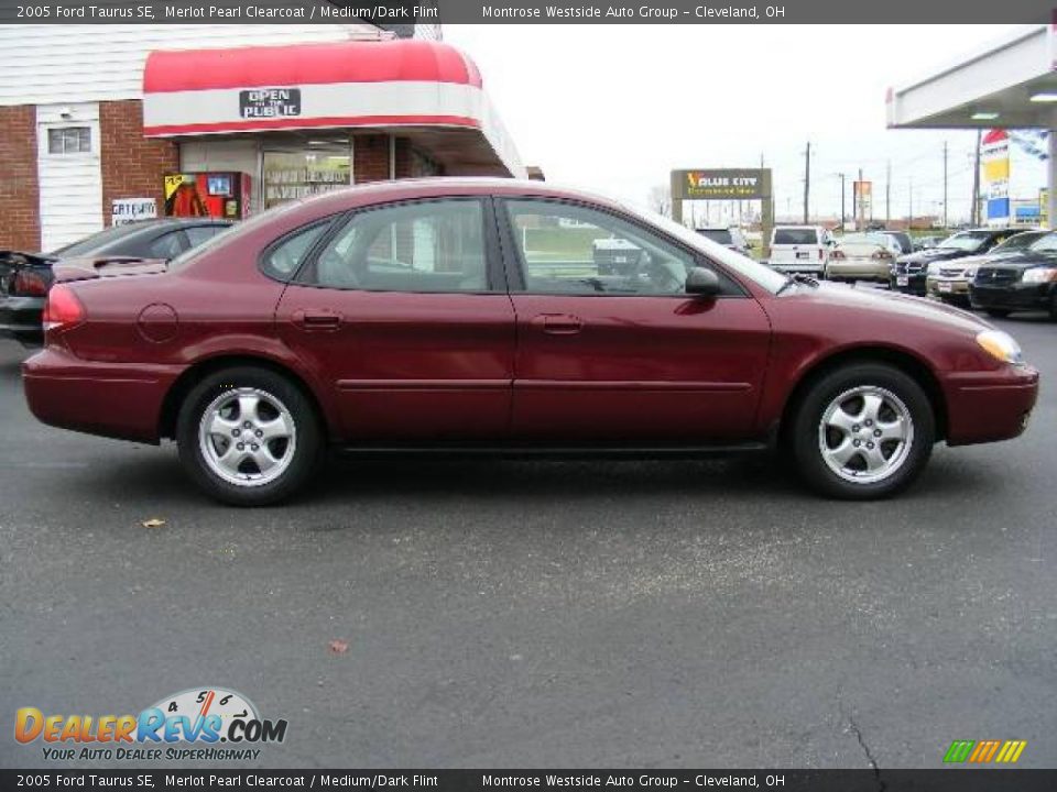 2005 Ford Taurus SE Merlot Pearl Clearcoat / Medium/Dark Flint Photo #6