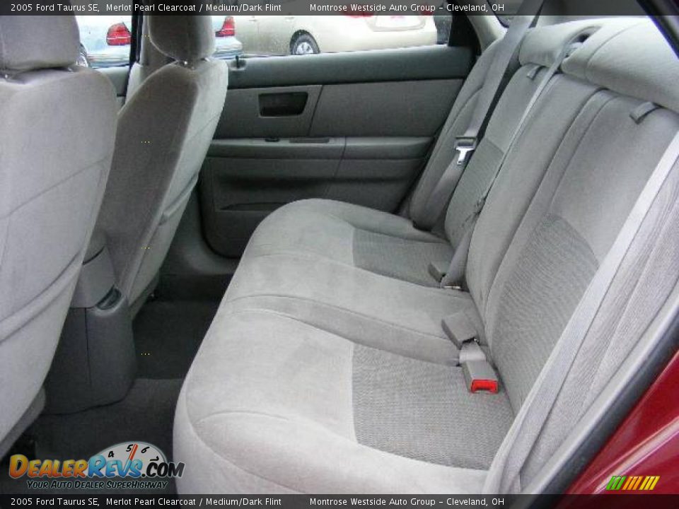 2005 Ford Taurus SE Merlot Pearl Clearcoat / Medium/Dark Flint Photo #11