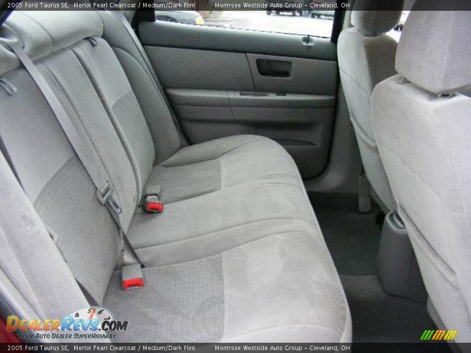 2005 Ford Taurus SE Merlot Pearl Clearcoat / Medium/Dark Flint Photo #12