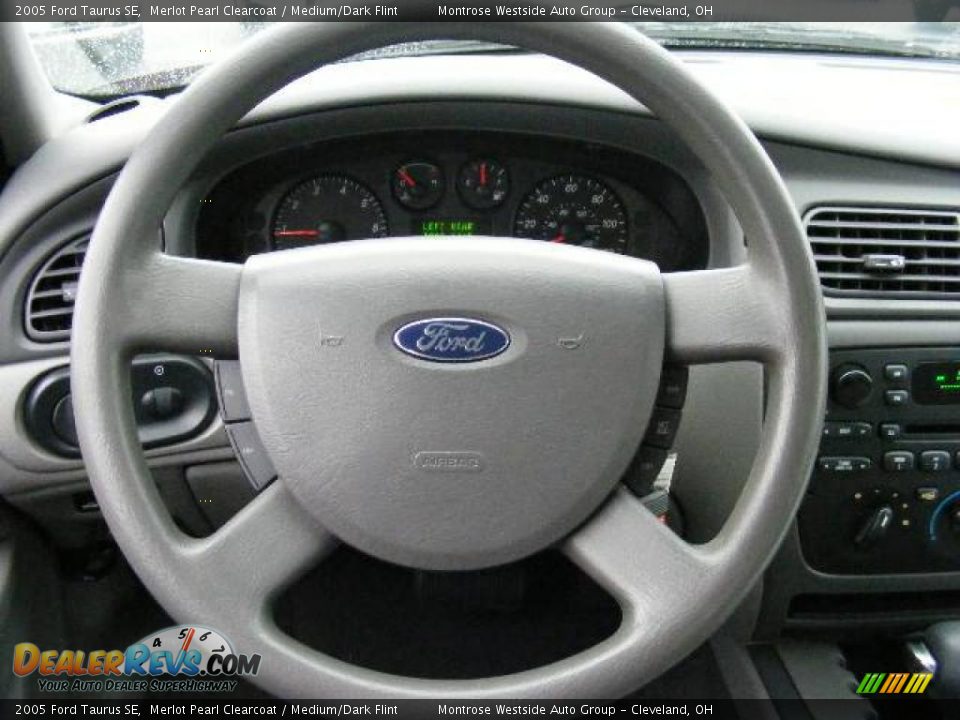 2005 Ford Taurus SE Merlot Pearl Clearcoat / Medium/Dark Flint Photo #16