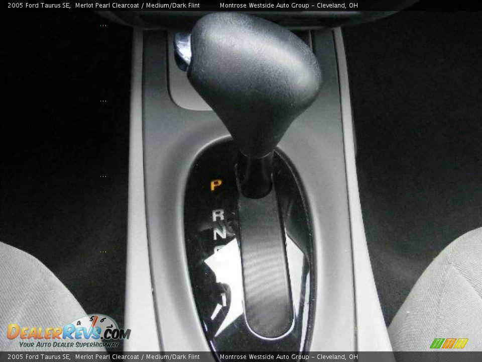 2005 Ford Taurus SE Merlot Pearl Clearcoat / Medium/Dark Flint Photo #22