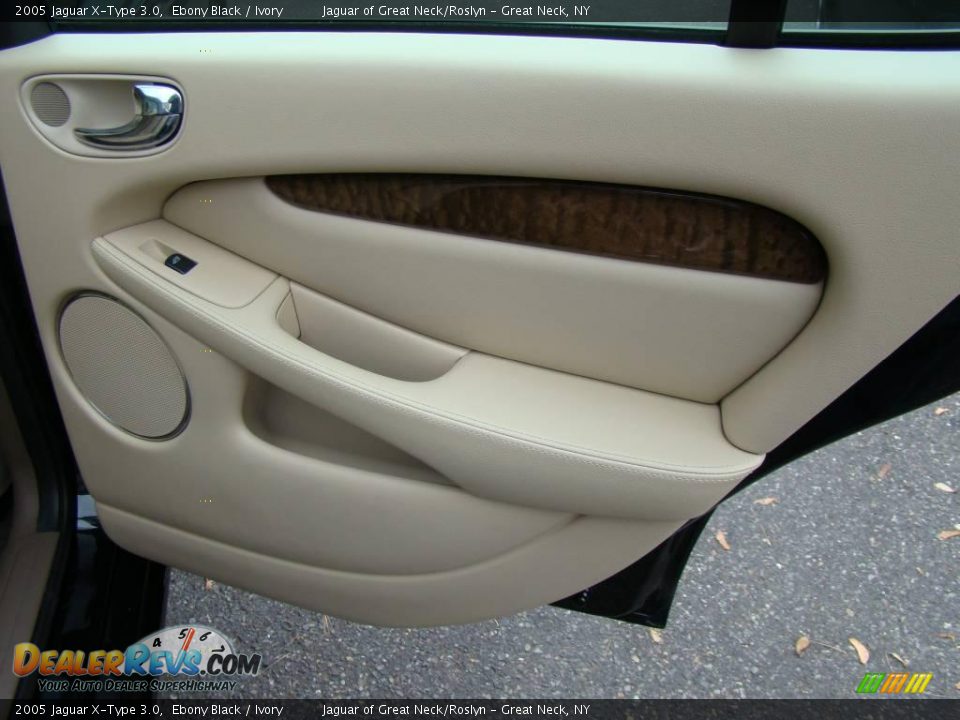 2005 Jaguar X-Type 3.0 Ebony Black / Ivory Photo #25