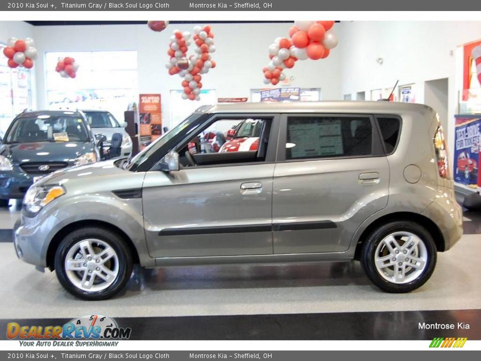 2010 Kia Soul + Titanium Gray / Black Soul Logo Cloth Photo #3