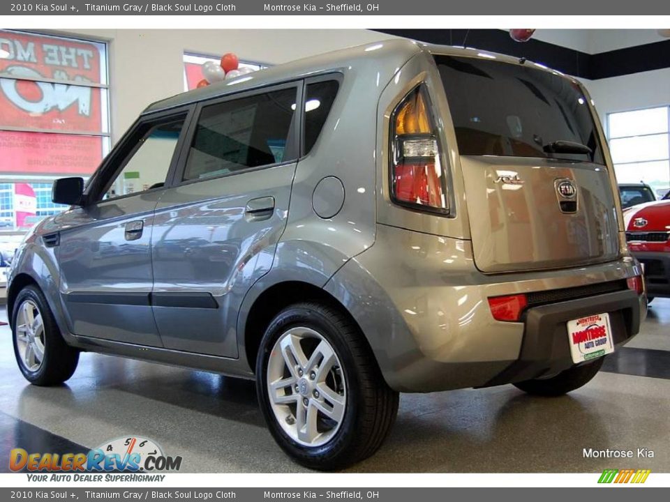 2010 Kia Soul + Titanium Gray / Black Soul Logo Cloth Photo #4