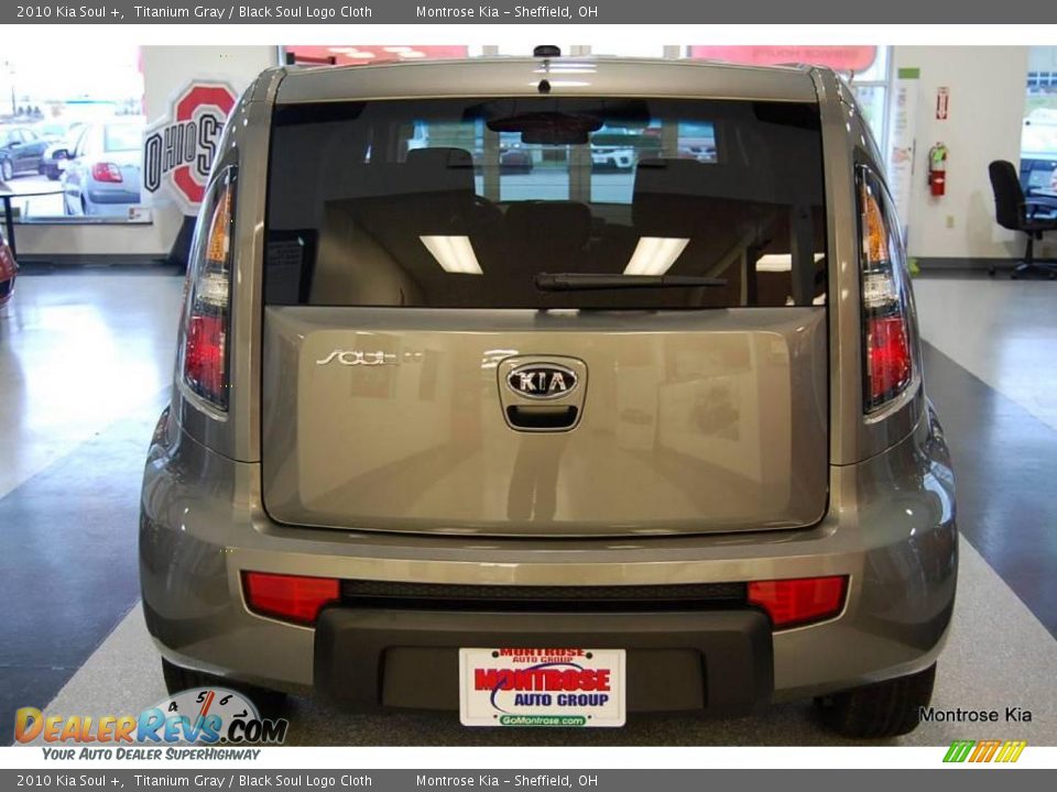 2010 Kia Soul + Titanium Gray / Black Soul Logo Cloth Photo #5